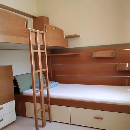 Elegant 2 Bedrooms In Quiet Area *