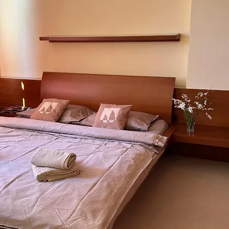 Elegant 2 Bedrooms In Quiet Area 公寓